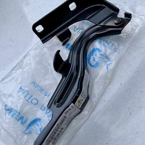 2007-13 NISSAN ALTIMA RIGHT SIDE HOOD HINGE — NEW - Picture 2 of 5